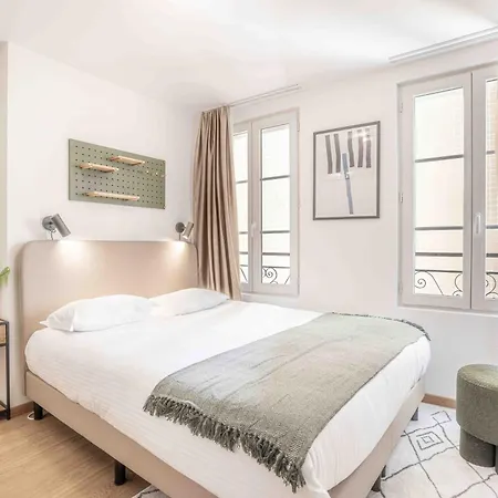 Saint Laurent 33-35 - Self Check In By Homenhancement