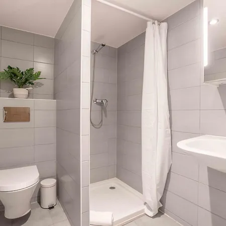 Saint Laurent 33-35 - Self Check In By Homenhancement