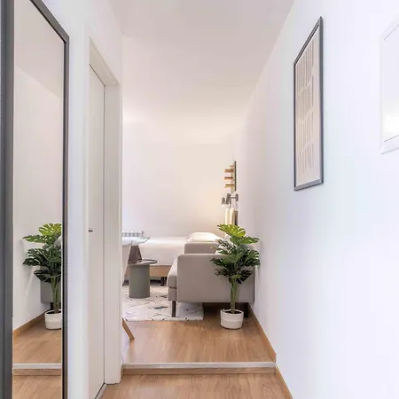 Saint Laurent 33-35 - Self Check In By Homenhancement *