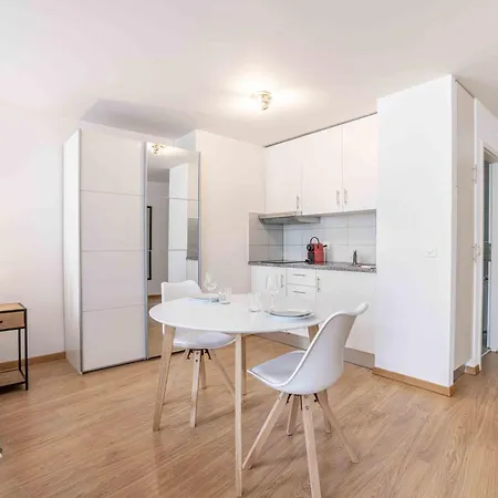 Saint Laurent 33-35 - Self Check In By Homenhancement *