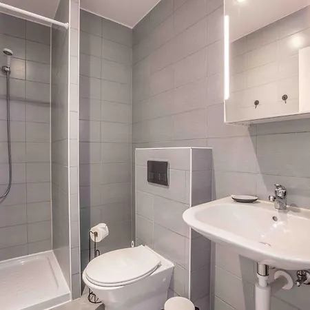 Saint Laurent 33-35 - Self Check In By Homenhancement