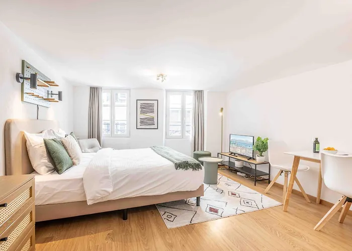 Saint Laurent 33-35 - Self Check In By Homenhancement 로잔