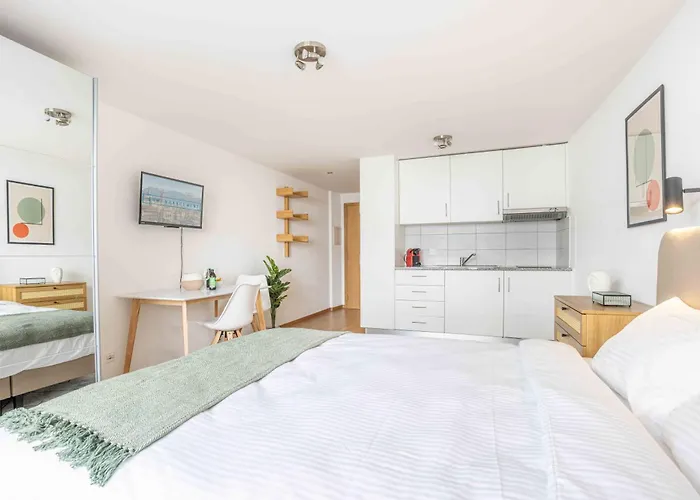 Saint Laurent 33-35 - Self Check In By Homenhancement 아파트