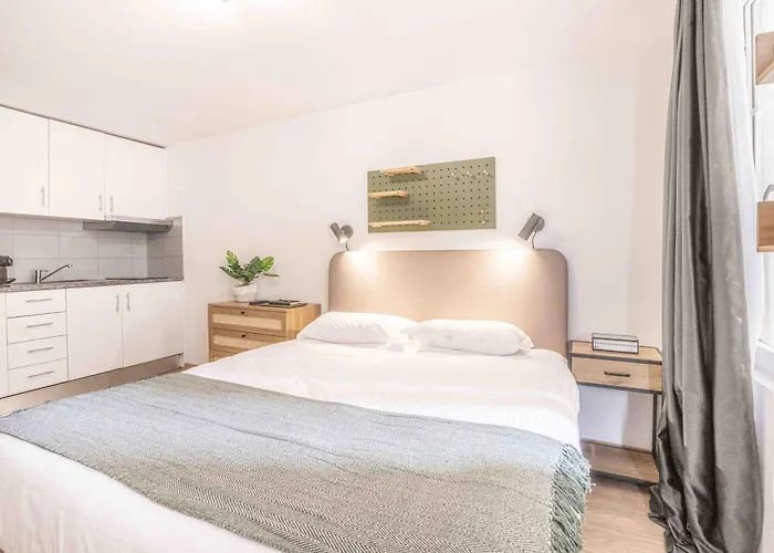 Saint Laurent 33-35 - Self Check In By Homenhancement 로잔