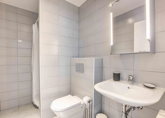 Saint Laurent 33-35 - Self Check In By Homenhancement 아파트