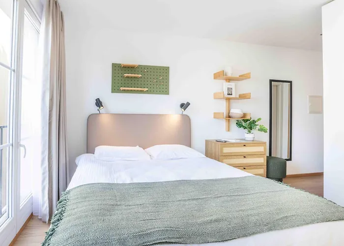 Saint Laurent 33-35 - Self Check In By Homenhancement