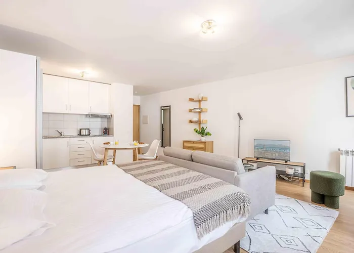 Saint Laurent 33-35 - Self Check In By Homenhancement 아파트