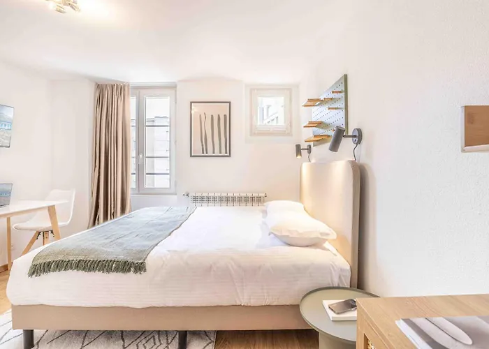 Saint Laurent 33-35 - Self Check In By Homenhancement 로잔