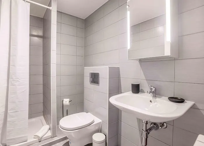 Saint Laurent 33-35 - Self Check In By Homenhancement 아파트