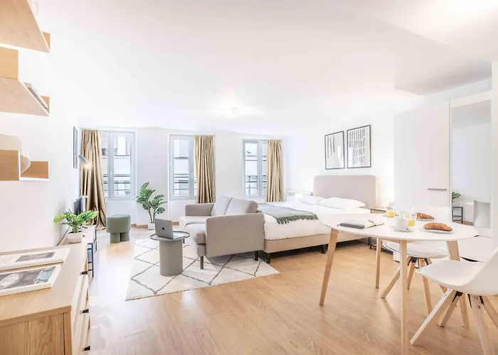 Saint Laurent 33-35 - Self Check In By Homenhancement 아파트